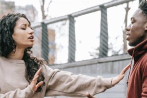 Qu&rsquo;est-ce qu&rsquo;une relation appât et interrupteur ?  Signes et comment faire face