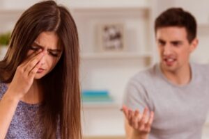 25 signes que vous êtes dans une relation de contrôle
