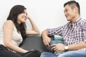 Comment utiliser l&rsquo;écoute active et la validation pour améliorer votre mariage