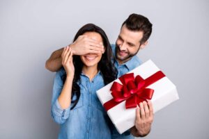 3 idées de cadeaux symboliques pour un couple