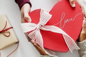 5 idées de cadeau pour les 1 an de son couple