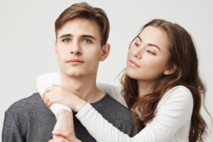 Comment faire la différence entre l&rsquo;amour et une relation pratique