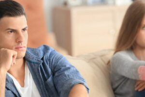 7 signes que votre partenaire a probablement perdu tout intérêt pour votre relation