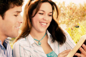 Comment les livres de communication pour les couples aident
