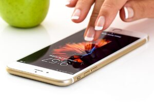 Garder son ex sur Facebook : est-ce une solution pour le ou la récupérer !