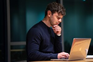 Il pense toujours à son ex ! Comment lui faire oublier ?