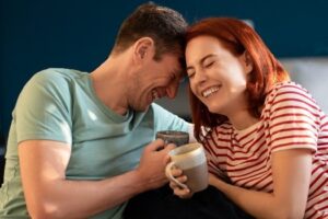 13 signes de connexion émotionnelle dans les relations