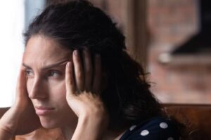11 signes de masochisme émotionnel et comment les gérer