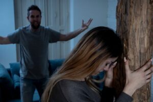 Modèles de violence intime : causes, impact et prévention
