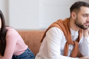 7 signes révélateurs que vous ne vous sentez pas aimable et que vous ne vous sentez pas aimable  Comment faire face