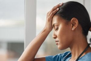 Burnout des soignants dans les relations : symptômes, causes et effets secondaires  Traitement