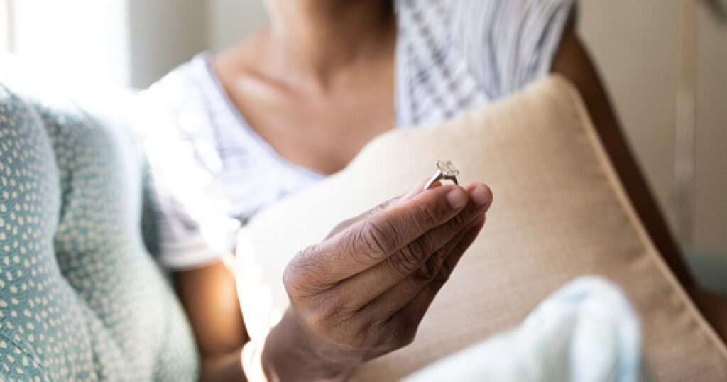 Mon mari a laissé son frère proposer à notre mariage — je veux une annulation