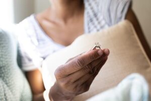 Mon mari a laissé son frère proposer à notre mariage — je veux une annulation