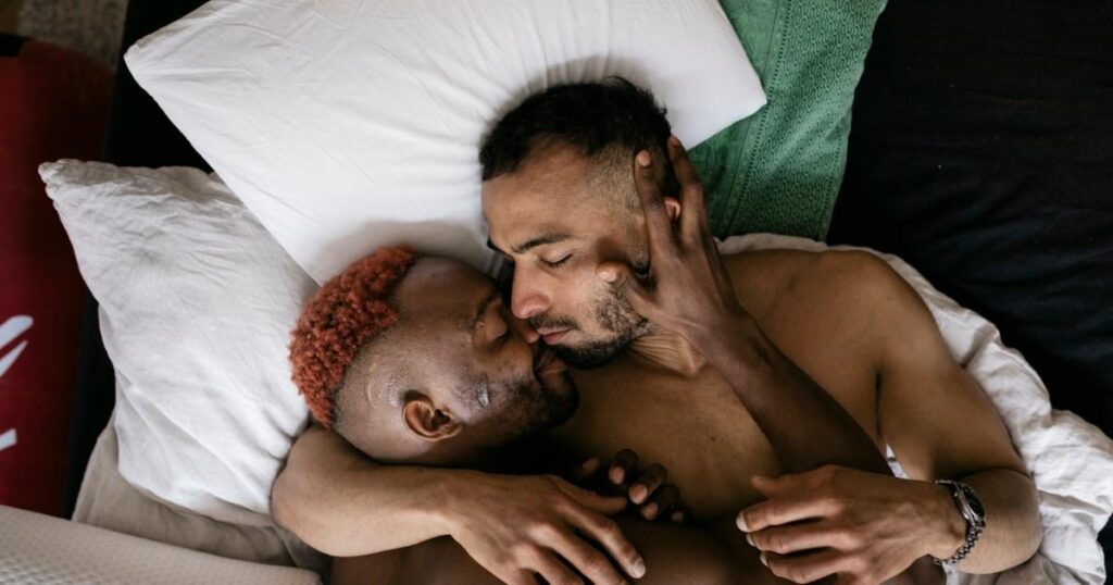Êtes-vous un haut ou un bas ?  Comment naviguer dans les identités sexuelles au lit