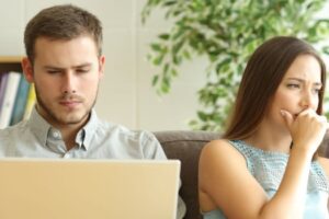 5 traits liés à la réussite professionnelle mais au chagrin relationnel