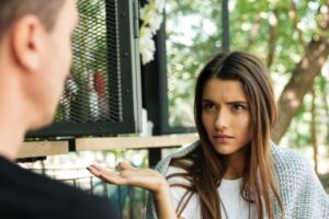 12 phrases fortes pour renverser la situation sur un partenaire narcissique