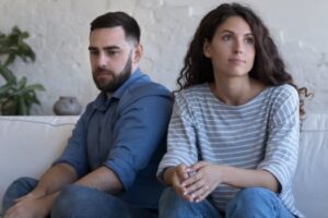 Pourquoi est-ce que je me sens mal à l'aise dans ma relation : 11 raisons considérables
