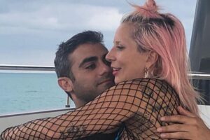 Dans la relation discrète de Lady Gaga avec son petit ami Michael Polanksy