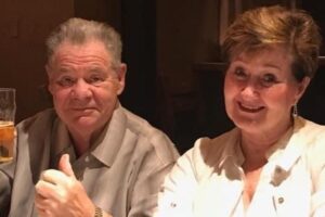 La chanteuse emblématique des années 70 épouse son fiancé après 47 ans de vie commune
