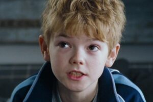 Le garçon de Love Actually est marié et nous ne pouvons pas croire qu'il a grandi