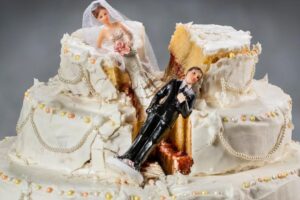 La tendance des gâteaux de mariage brisés pourrait être synonyme de mariage malheureux