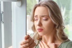 Hyperventilation dans l'anxiété : causes, symptômes et traitement