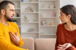 15 signes troublants d'intimidation émotionnelle dans les relations