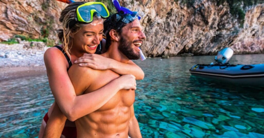 Comment vivre une histoire d'amour en vacances sans avoir le cœur brisé, selon les experts