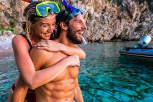 Comment vivre une histoire d'amour en vacances sans avoir le cœur brisé, selon les experts
