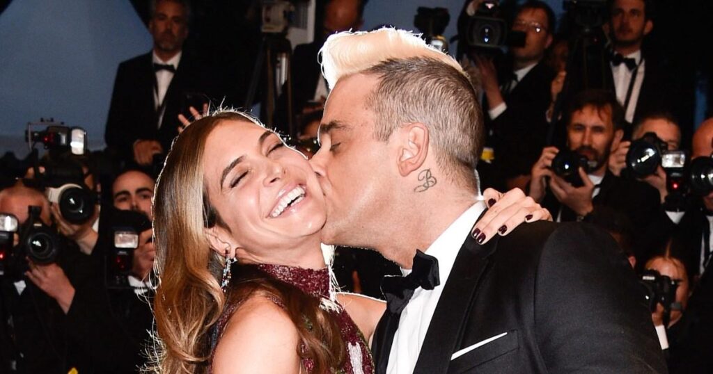 Robbie Williams renouvelle ses vœux de mariage avec Ayda Field après une confession sexuelle