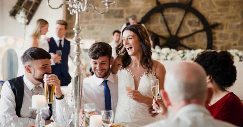 Mes amis m'ont fait payer 2 000 £ pour aller à leur mariage
