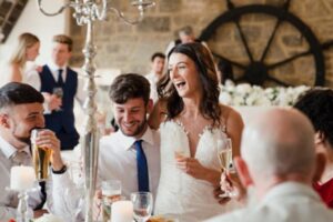 Mes amis m'ont fait payer 2 000 £ pour aller à leur mariage