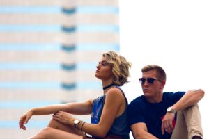 Un homme distant peut-il être amoureux ? Comprendre les signes et les comportements