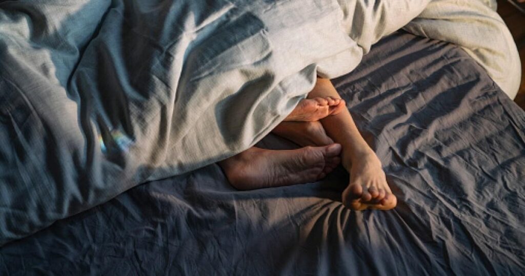La position sexuelle qui brûle les cuisses vous gardera au chaud cet hiver