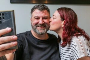 J'ai envoyé un SMS à un numéro de téléphone aléatoire comme une blague en 1998 et j'ai rencontré ma femme