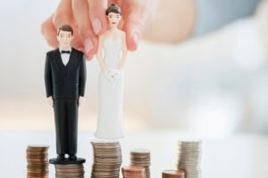 Six questions d'argent à poser à votre partenaire avant de se marier
