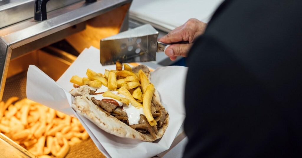 Ma date était une catastrophe - le propriétaire de la boutique de kebab m'a aidé à m'échapper