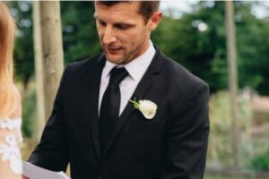 9 conseils pour écrire vos vœux de mariage (avec des exemples de script)