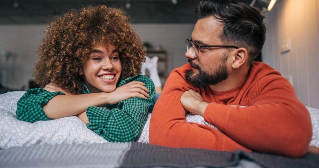 Les conversations après le sexe sont la partie la plus intime des stands d'une nuit