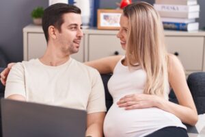 Comment se préparer à l'arrivée du bébé en tant que père bientôt