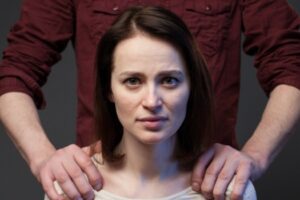 7 caractéristiques clés d'un agresseur dans une relation