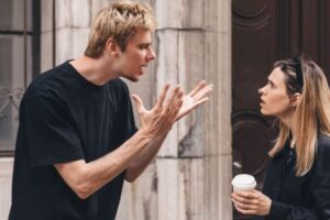 Pourquoi votre mari est-il si en colère: 9 raisons possibles