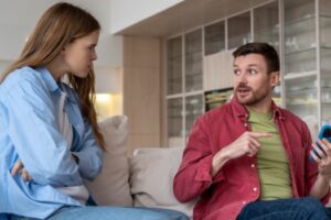 7 raisons pour lesquelles Fexting est nocif pour votre relation & ampli; Solutions pour le surmonter