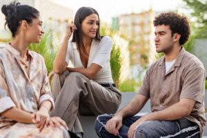 Comment parler de l'argent avec des amis, des colocataires et des parents