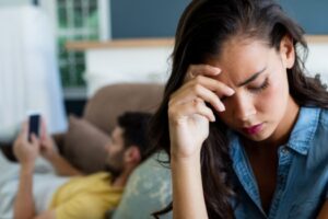 5 façons dont un narcissique réagit après la phase de bombardement d'amour