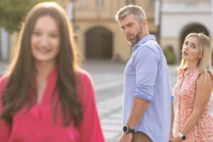 Se sentir tenté en dehors de votre relation «  n'est pas une faiblesse, c'est humain ''