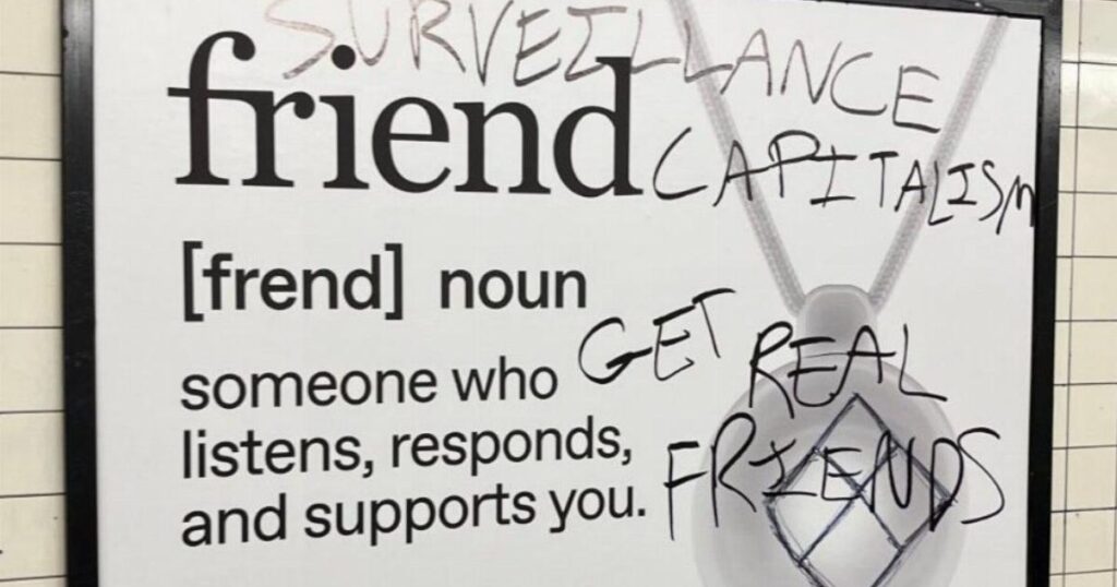 Des publicités pour «Fake Ai Friend» que vous portez comme un collier dégradé dans le métro de New York | Technologie de nouvelles