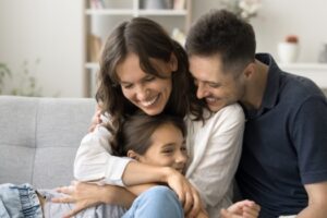 Qu'est-ce qui nourrit la parentalité: 7 façons dont les parents peuvent le pratiquer
