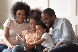Qu'est-ce que la parentalité démocrate? Fonctionnalités & amp; Comment pratiquer