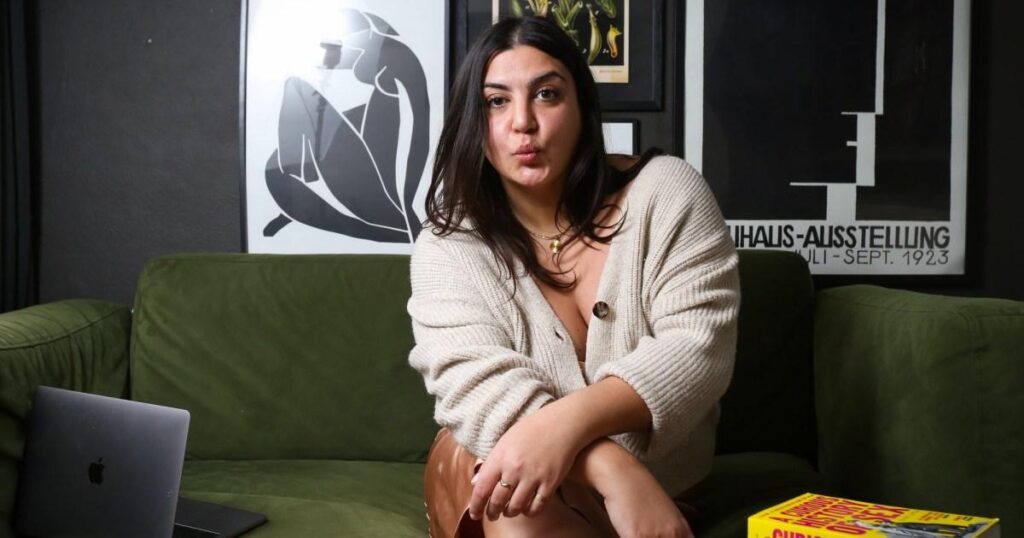 J'ai demandé une photo sexy - il a envoyé une de sa petite amie